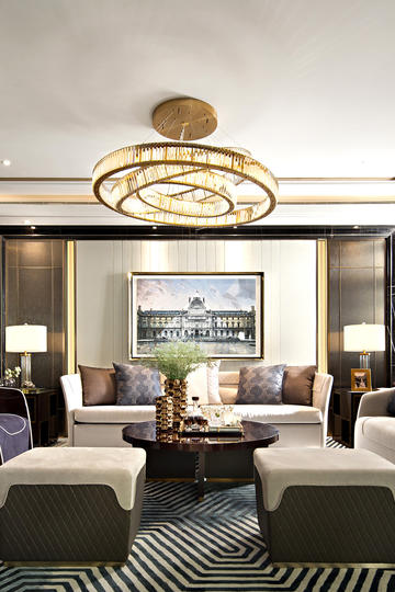 周深献唱致敬中国电影120周年